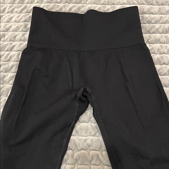 PINK Victoria's Secret Black Leggings - Picture 2 of 6